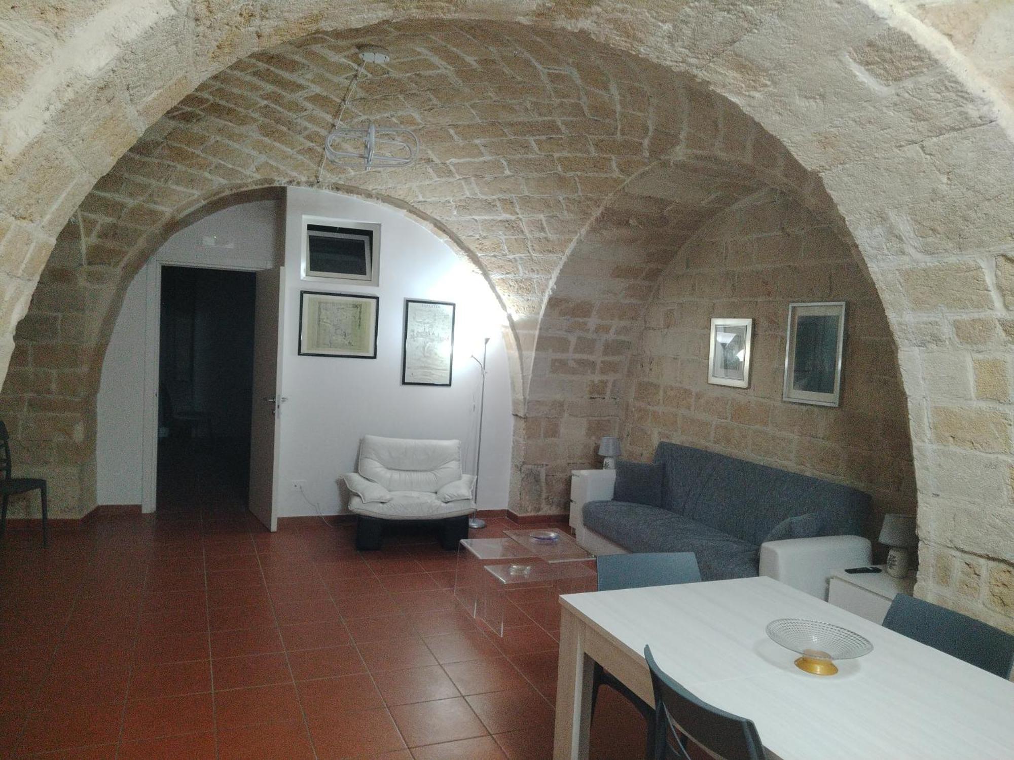 Casa Vacanza Nel Cuore Della Pietra Barletta Exterior foto